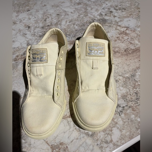 Wmns pale yellow Levi shoes - Picture 3 of 8